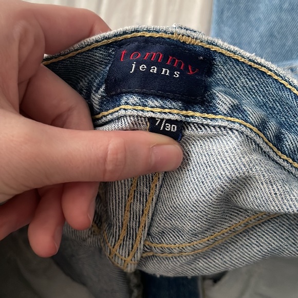 Classic fit med wash Tommy Hilfiger denim Jeans - Picture 7 of 8